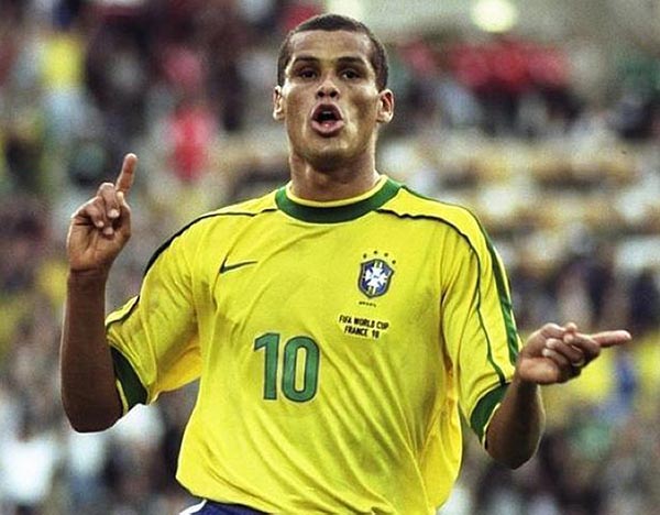 巴西10号球衣的足球明星-巴西历届10号球员-奥分体育