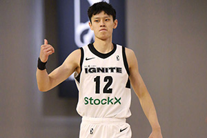 曾凡博參加NBA新秀趣味投籃對抗賽