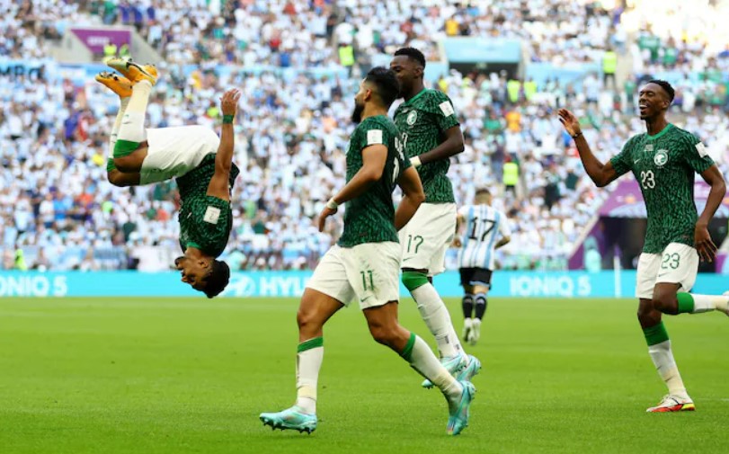 世界杯小組賽阿根廷1-2沙特阿拉伯 梅西最後一屆世界杯出師不利! 沙特阿拉伯反越位戰術發揮奇效!