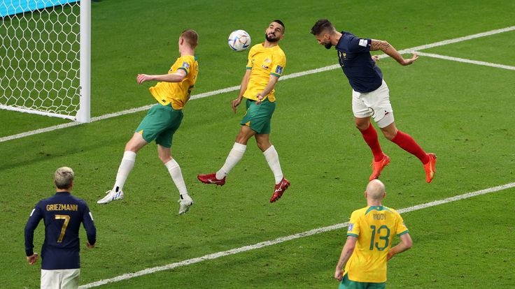 世界杯小組賽法國4-1澳大利亞 吉魯雙響追平亨利 拉比奧姆巴佩頭球破門完成逆轉勝